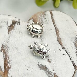 STUD ANIMAL EARRINGS